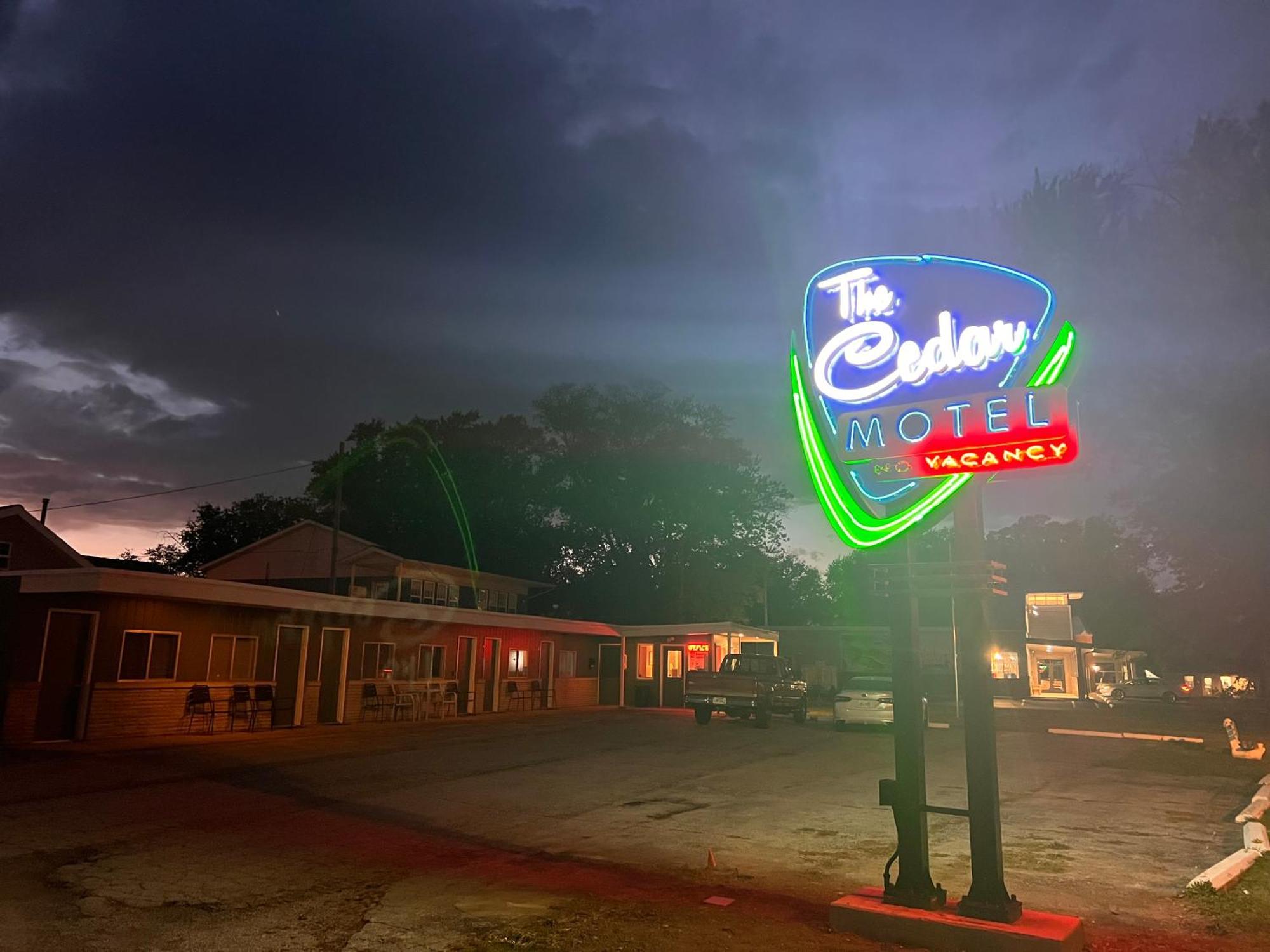 The Cedar Motel Sandusky Exterior photo