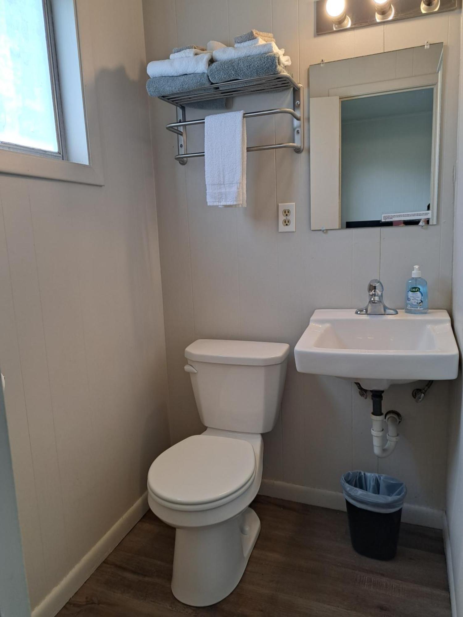 The Cedar Motel Sandusky Room photo